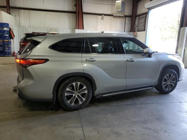 2022 Toyota Highlander Hybrid XLE