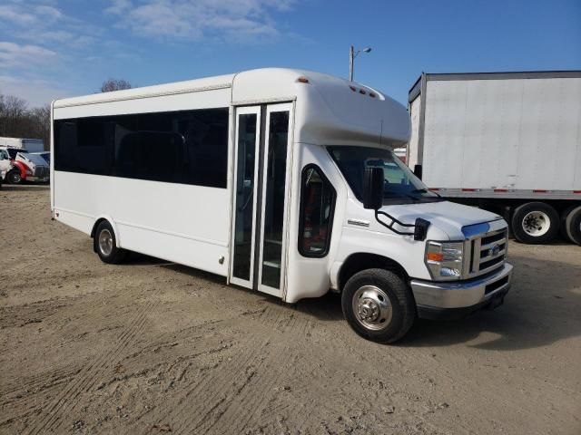 2017 Ford Econoline E450 Super Duty Cutaway Van