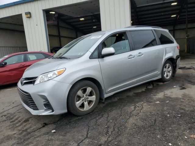 2019 Toyota Sienna LE