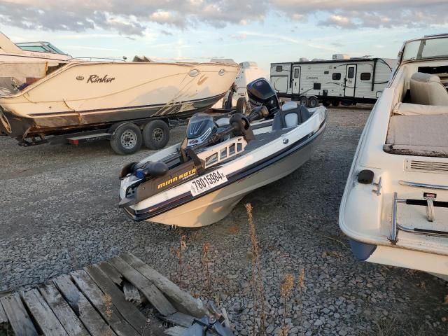 2014 Land Rover Boat