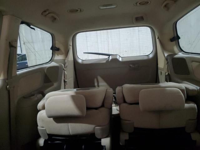 2007 Hyundai Entourage GLS