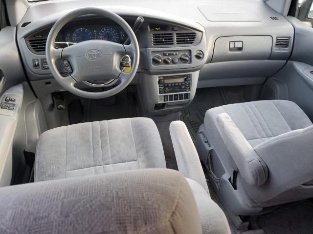 2003 Toyota Sienna LE