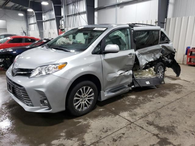 2020 Toyota Sienna XLE