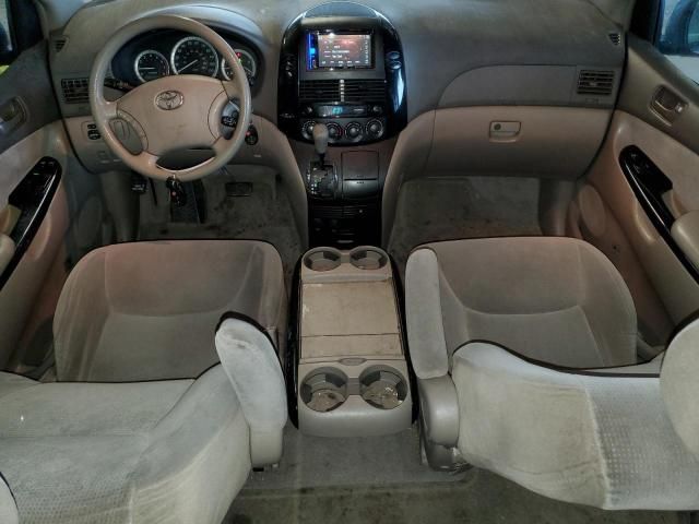 2004 Toyota Sienna CE