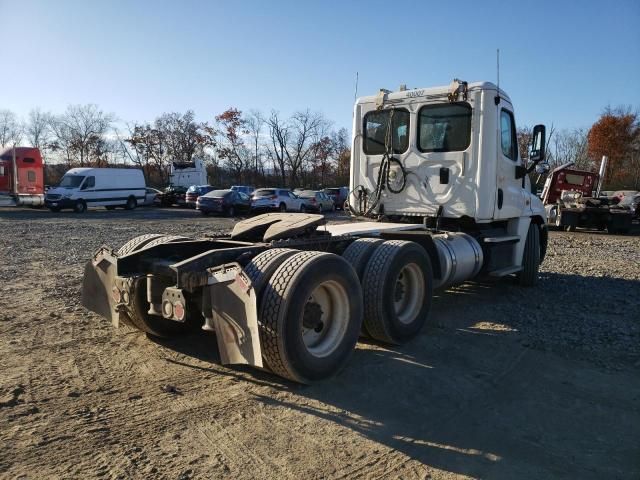 2013 Freightliner Cascadia 125