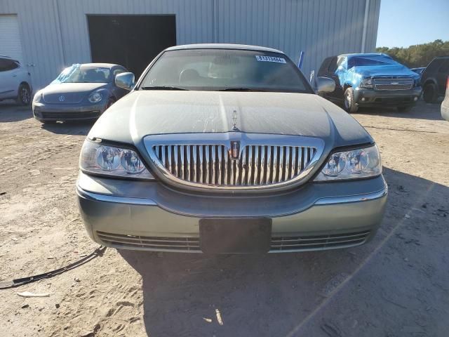 2004 Lincoln Town Car Executive