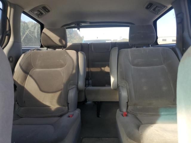 2004 Toyota Sienna CE