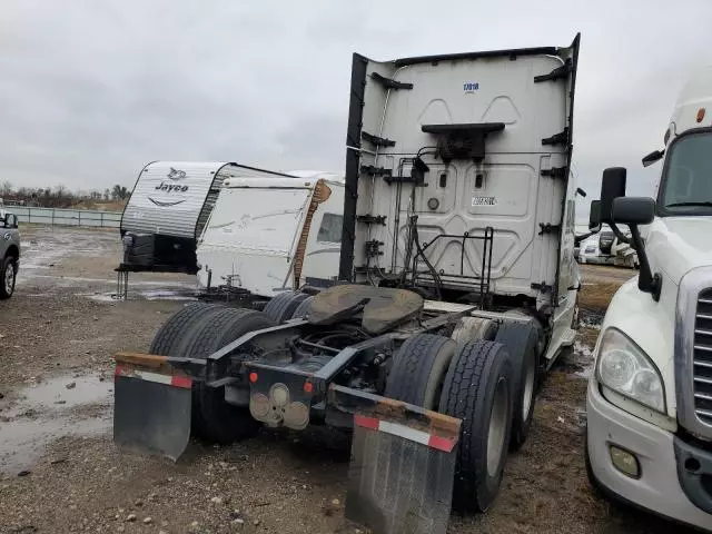 2018 Freightliner Cascadia 126