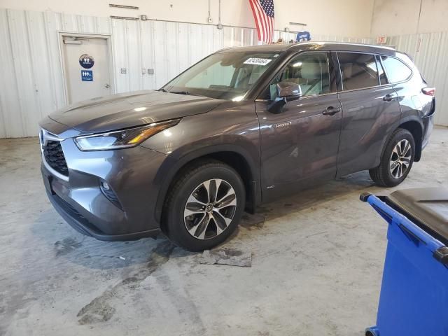 2021 Toyota Highlander Hybrid XLE