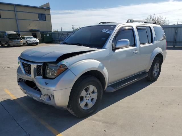 2005 Nissan Pathfinder LE