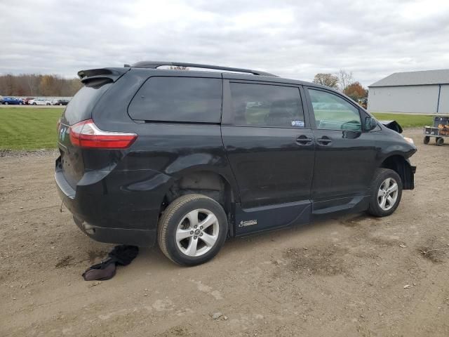 2019 Toyota Sienna LE