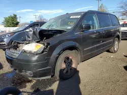 2010 Chrysler Town & Country Touring en venta en New Britain, CT