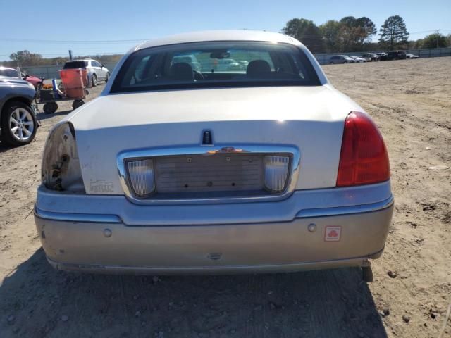 2003 Lincoln Town Car Signature