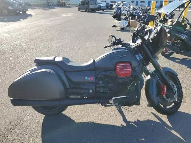 2017 Moto Guzzi MGX 21 Flying Fortress