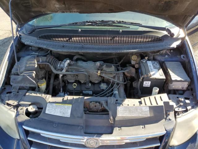 2006 Chrysler Town & Country LX