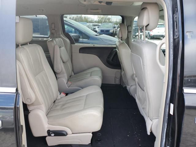 2013 Chrysler Town & Country Touring L