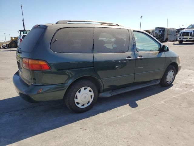 2000 Toyota Sienna LE