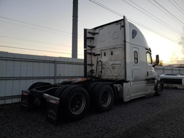 2020 Freightliner Cascadia 126