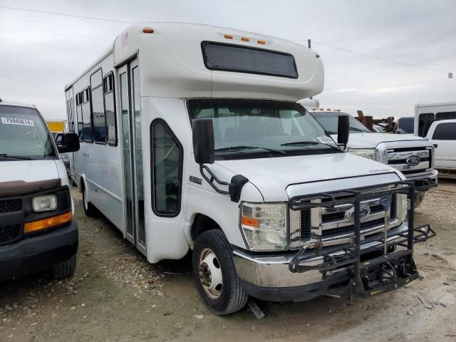 2014 Ford Econoline E450 Super Duty Cutaway Van