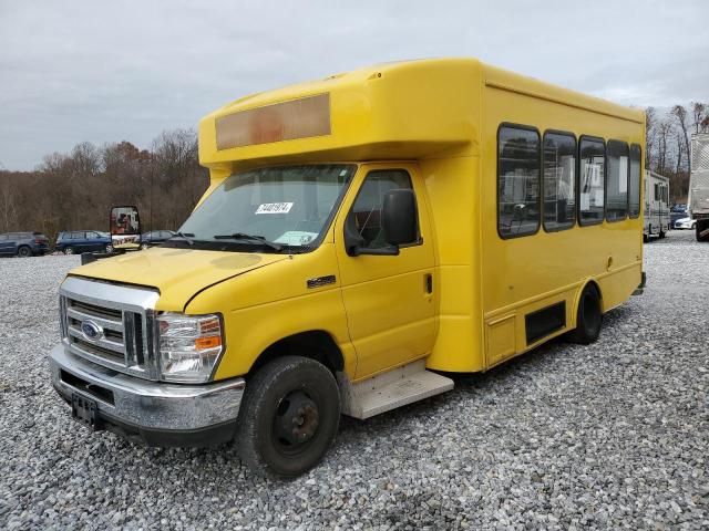 2019 Ford Econoline E450 Super Duty Cutaway Van