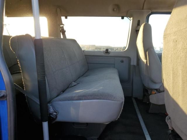 2004 Ford Econoline E350 Super Duty Wagon