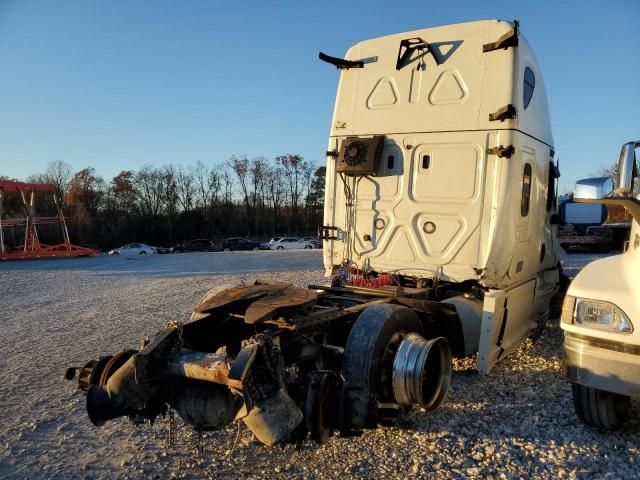 2020 Freightliner Cascadia 126