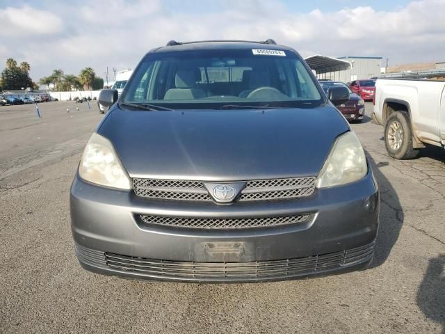 2004 Toyota Sienna CE