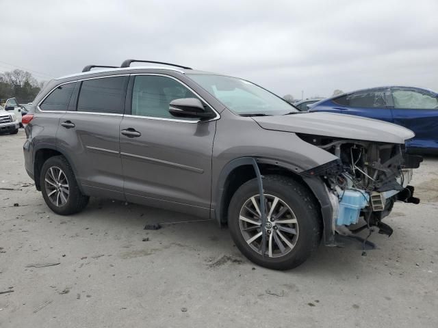 2017 Toyota Highlander SE