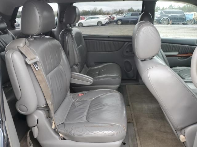 2004 Toyota Sienna XLE