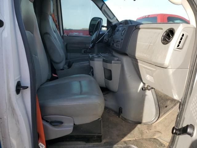 2016 Ford Econoline E450 Super Duty Cutaway Van