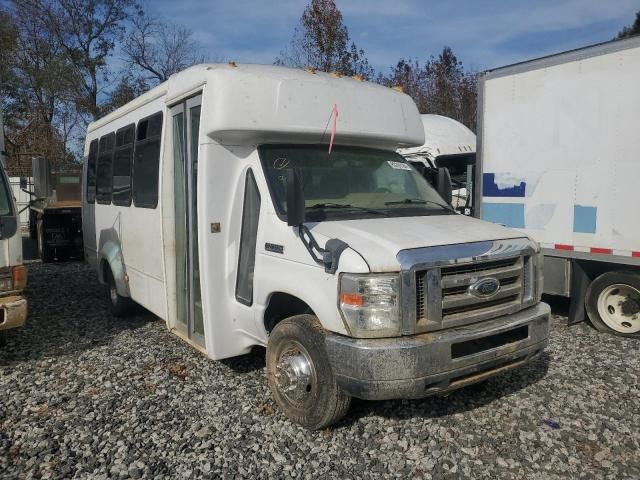 2012 Ford Econoline E350 Super Duty Cutaway Van