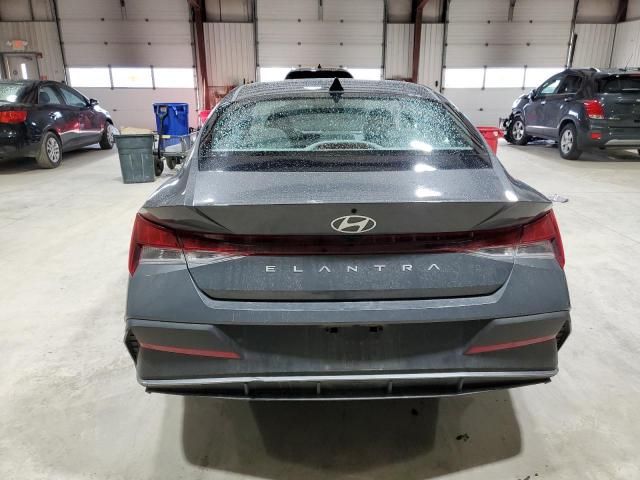 2025 Hyundai Elantra SE