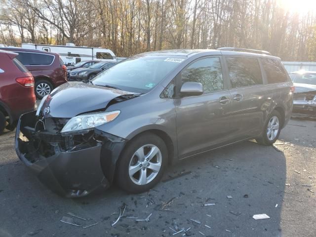 2016 Toyota Sienna LE