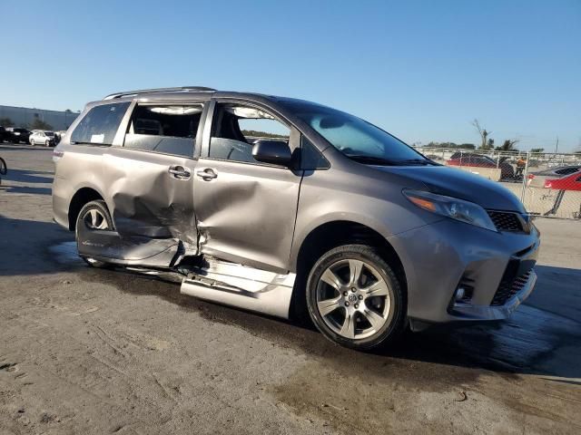 2019 Toyota Sienna SE