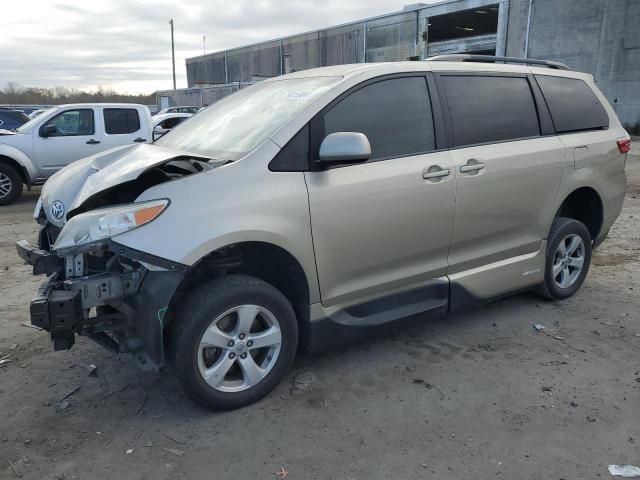 2015 Toyota Sienna LE