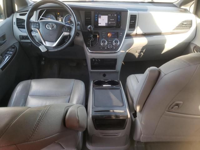 2017 Toyota Sienna XLE