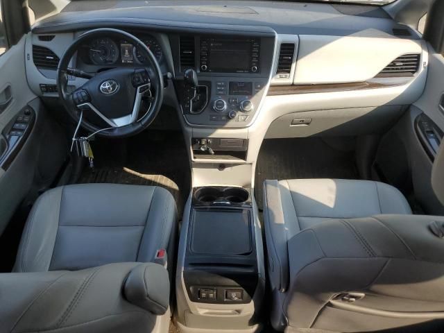 2020 Toyota Sienna XLE