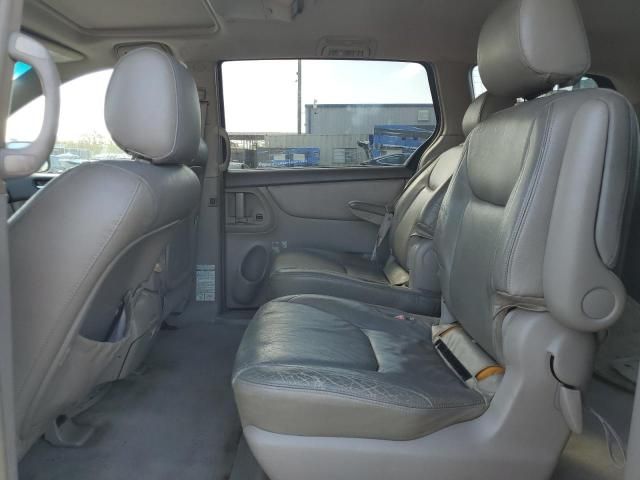 2004 Toyota Sienna XLE