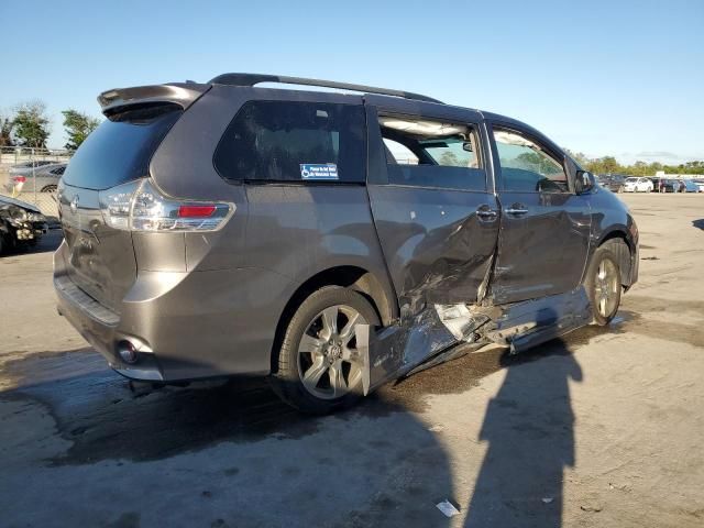 2019 Toyota Sienna SE