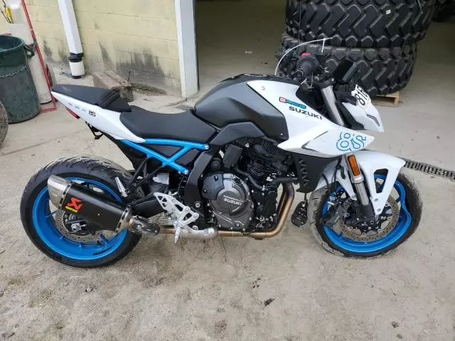 2023 Suzuki GSX800 R