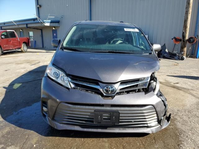 2019 Toyota Sienna XLE