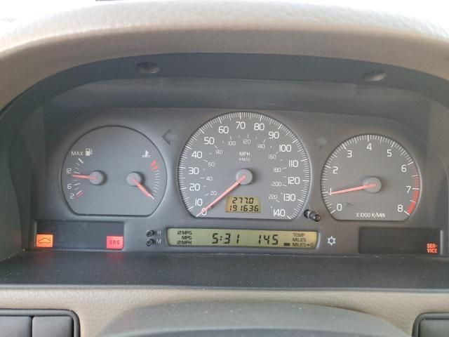 2000 Volvo V70 Base