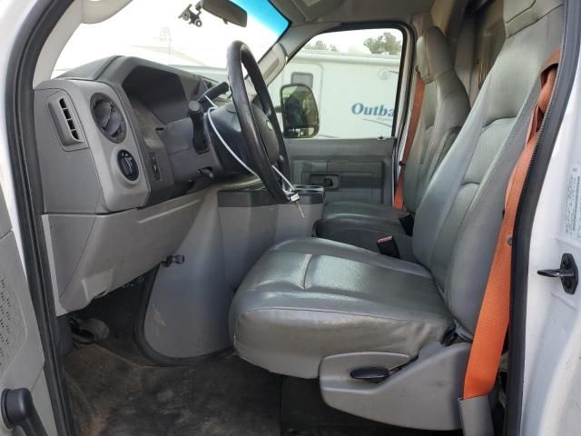 2016 Ford Econoline E450 Super Duty Cutaway Van