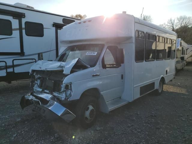 2019 Ford Econoline E350 Super Duty Cutaway Van