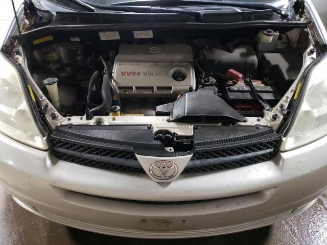 2004 Toyota Sienna CE