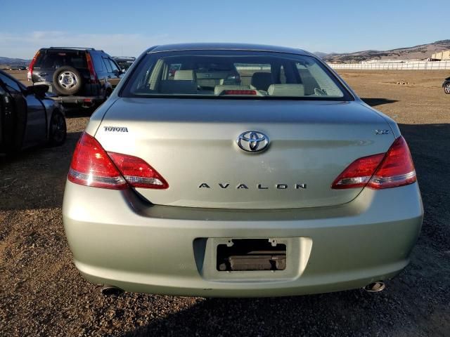 2005 Toyota Avalon XL