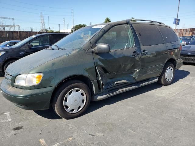 2000 Toyota Sienna LE