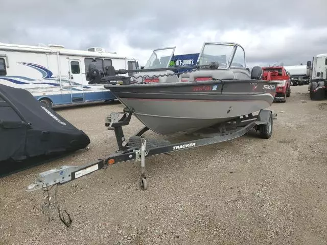 2014 Tracker Boat