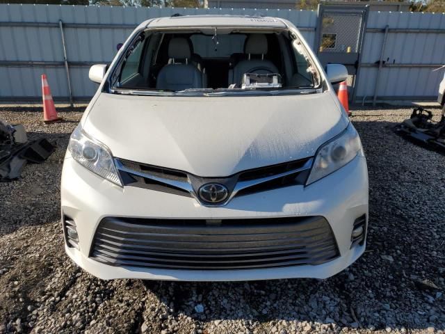 2018 Toyota Sienna XLE