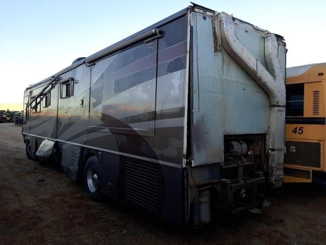 2004 Winnebago 2004 Freightliner Chassis X Line Motor Home